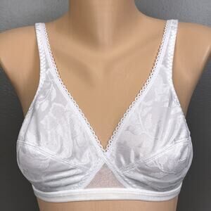 Vintage 36B Playtex Cross Your Heart Full Coverage Wirefree Bra 5212 White